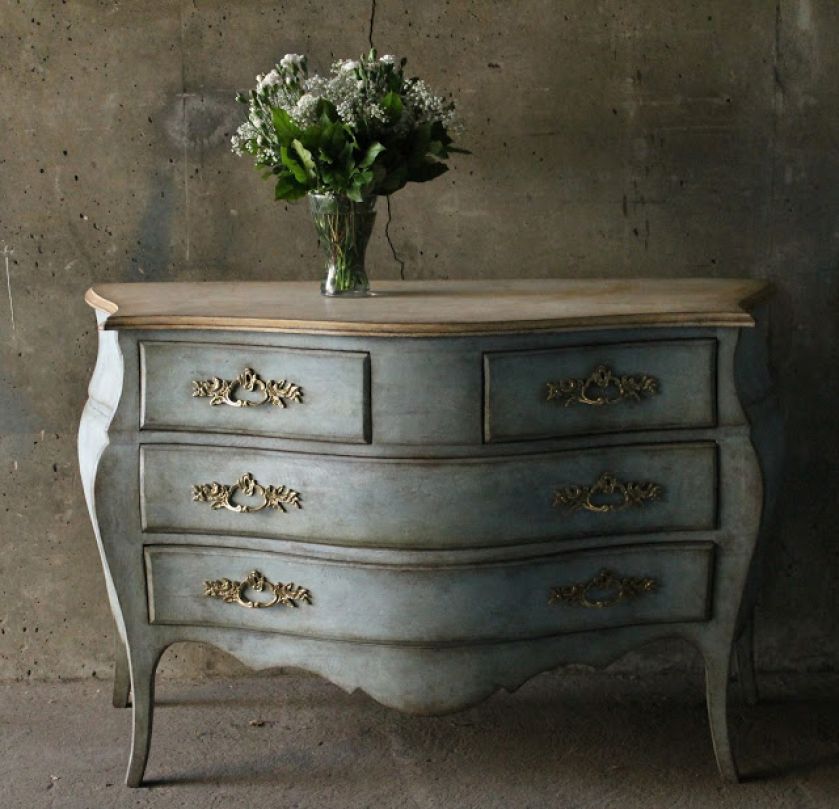 Zdjęcie: Angelo Antique. Lekkie antyki