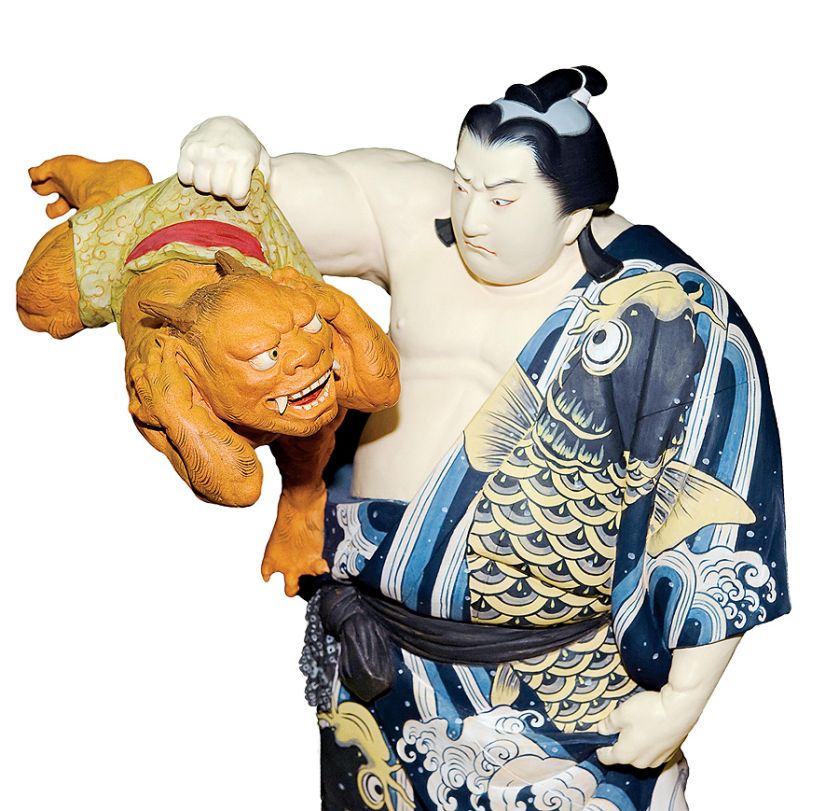 Wojownik sumo walczący z demonem. Japońskie lalki z duszą