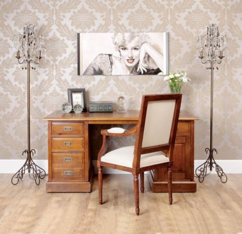 Dębowe biurko w aranżacji firmy FABRYKA WNĘTRZ