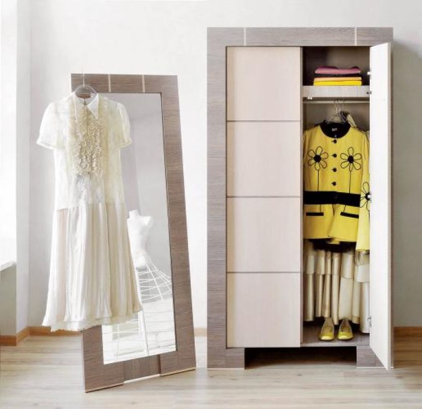 Modern z szarego dębu (499 zł). Do kompletu szafa (899 zł). VOX INDUSTRIE