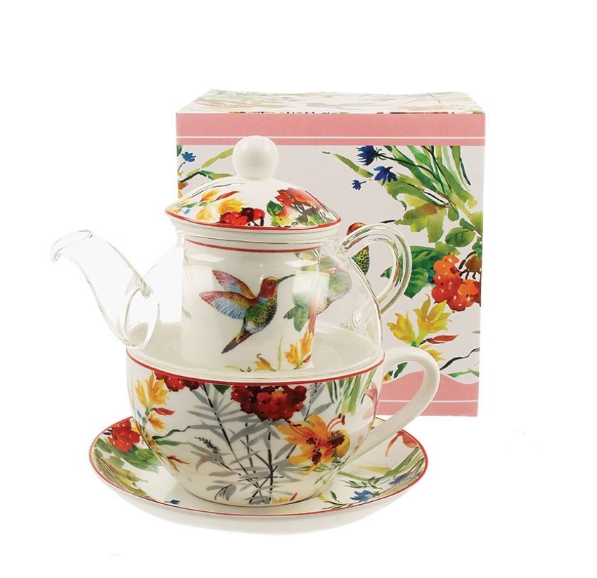 prezent pod choinkę dzbanek z zaparzaczem i filiżanką