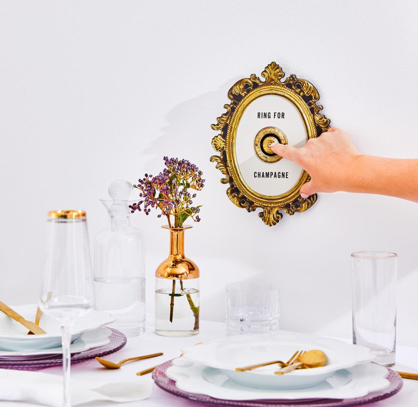 Dekoracja stołu i wnętrza na przyjęcie sylwestrowe