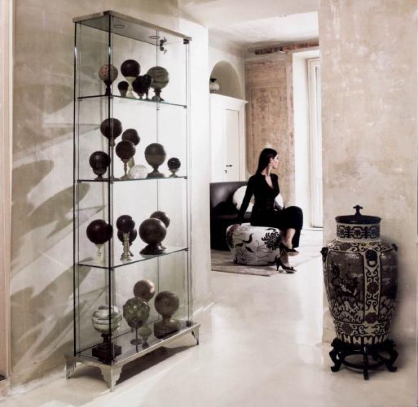 Elegancka witryna Boheme firmy Noir. PATT MEBEL