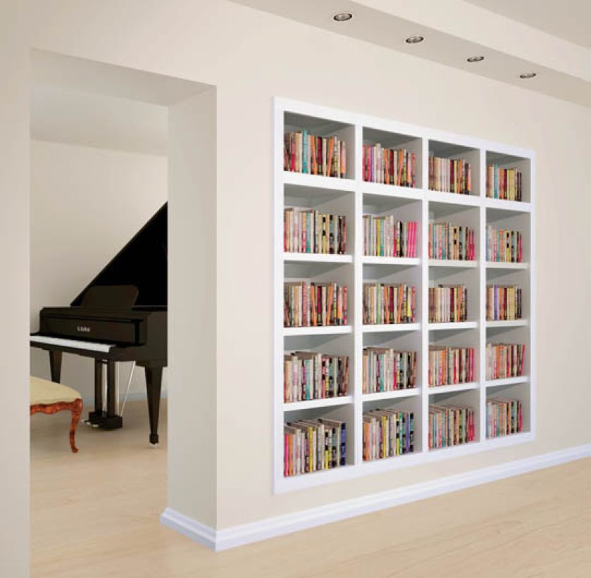 Ukryta w ścianie biblioteka Modern jest robiona na wymiar, z mdf-u i okleiny dębowej. EMPROJEKT STUDIO