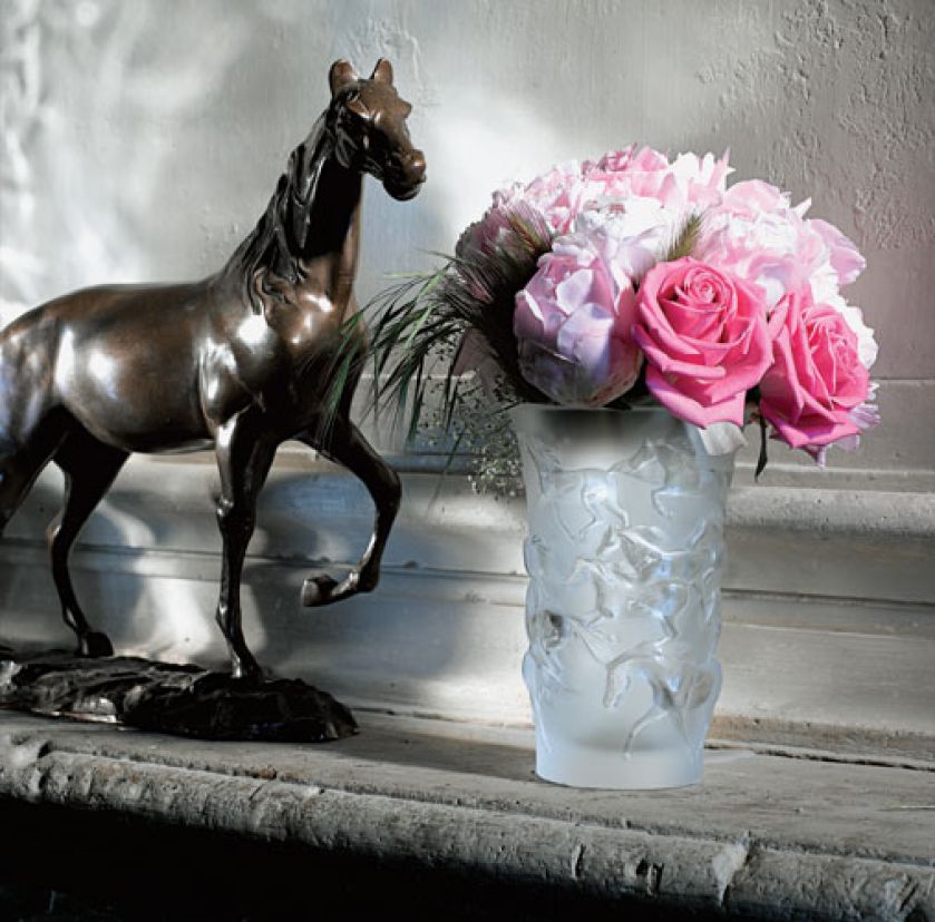 Wazon Mustang zaprojektowany w 2001 r. dla wielbiciela hippiki, dyrektora kreatywnego manufaktury Marca Lalique a -