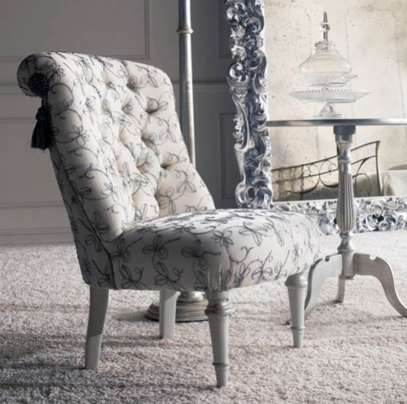 Queen firmy Giusti Portos, do wyboru skóra lub tkanina. Cena - od 1384 euro. STUDIO ITALIA