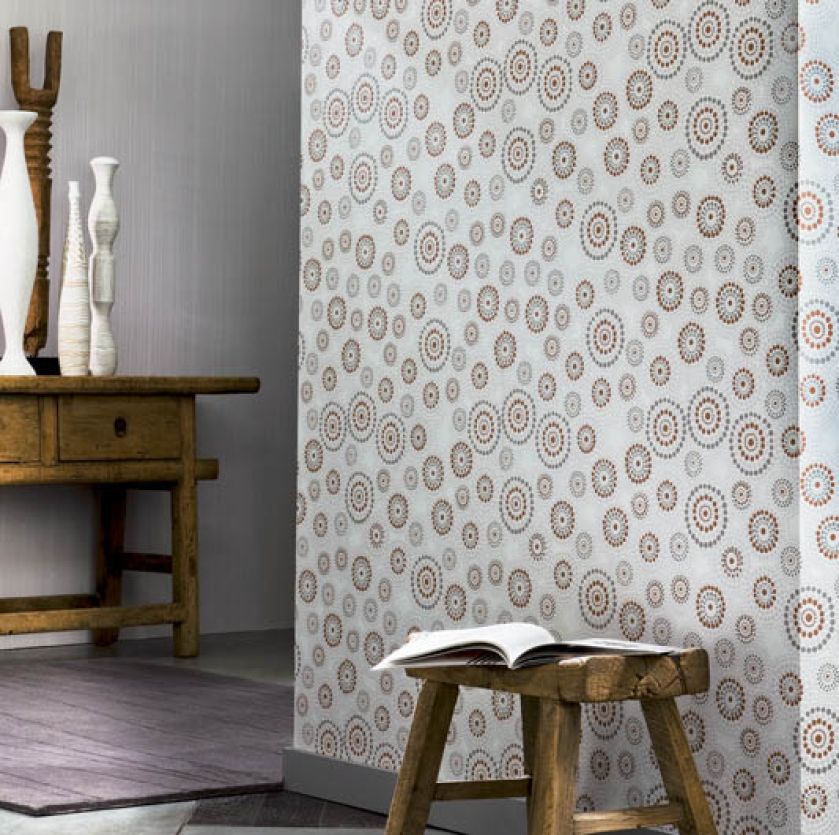 Do prosto urządzonego wnętrza tapeta w prosty wzór. JVD