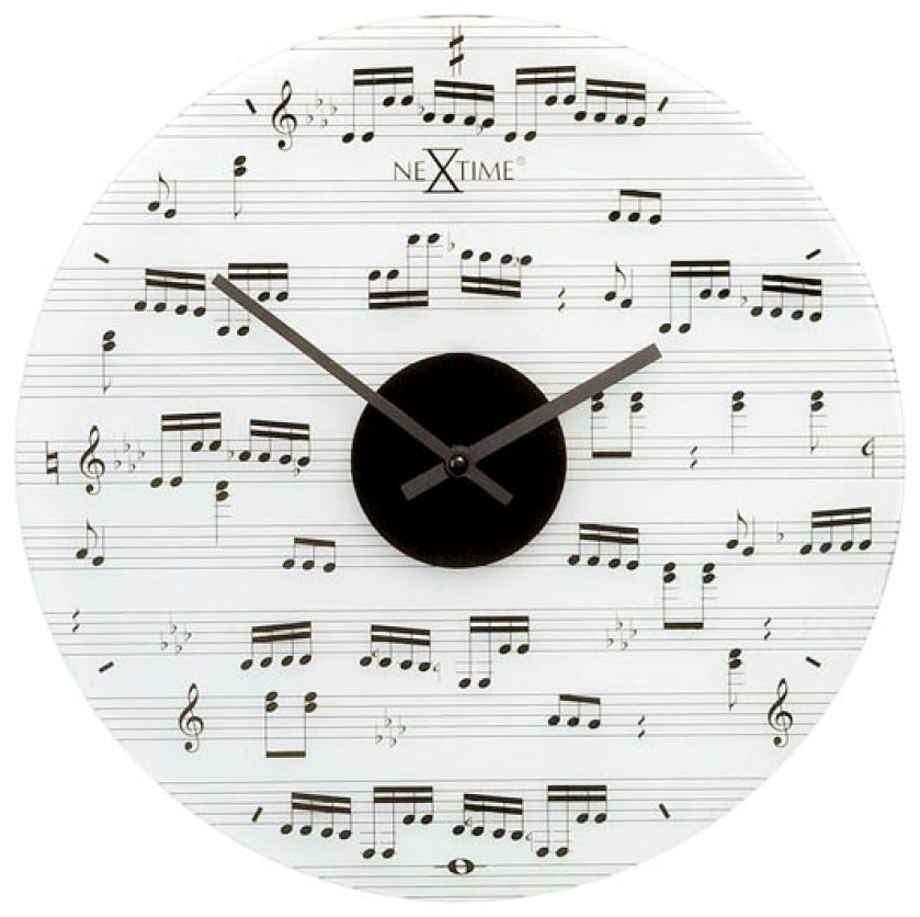 to mi graj - zegar NeXtime Music z mrożonego szkła, ma nuty zamiast cyfr. Kosztuje 148 zł. CZERWONA MASZYNA