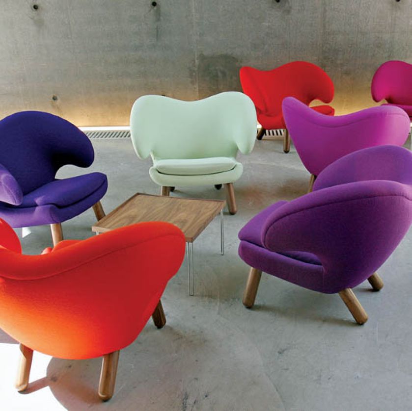 Fotele Pelikan obite nowoczesną tkaniną.