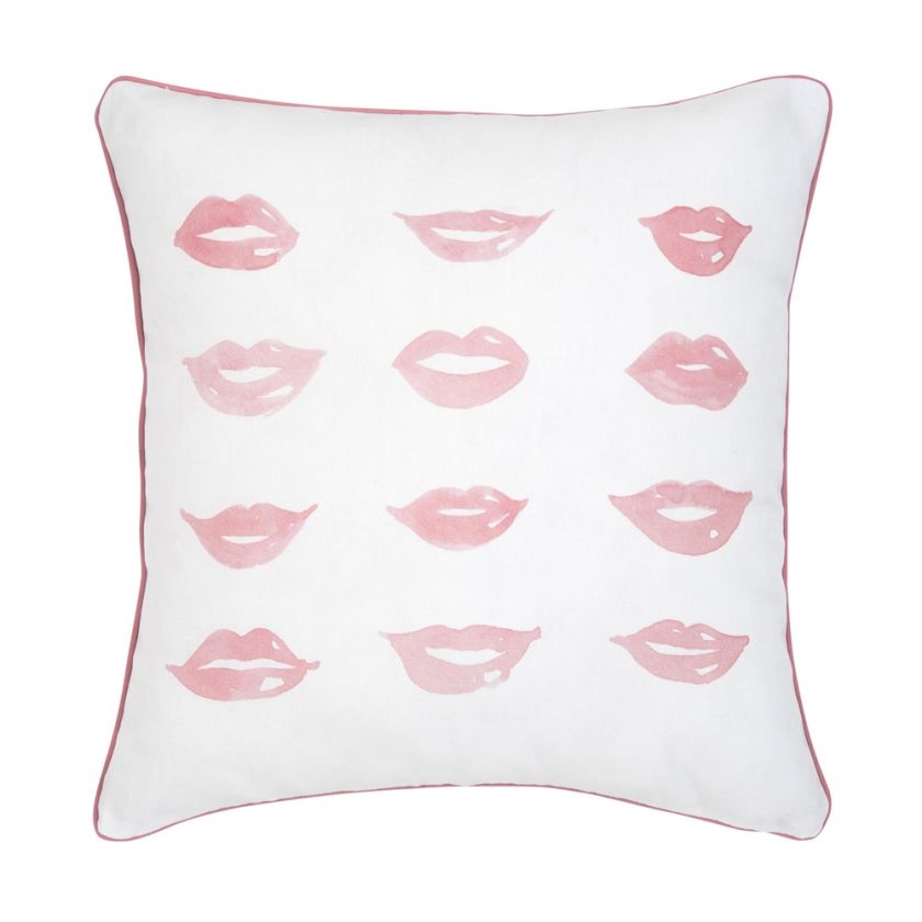 biało różowa poduszka