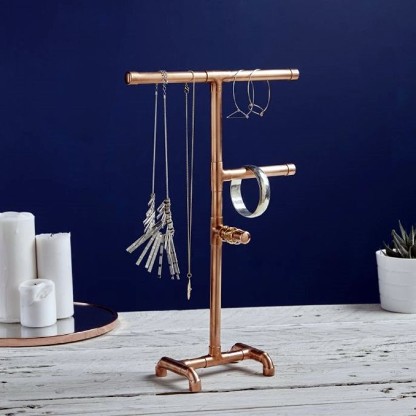 miedziany stojak na biżuterię