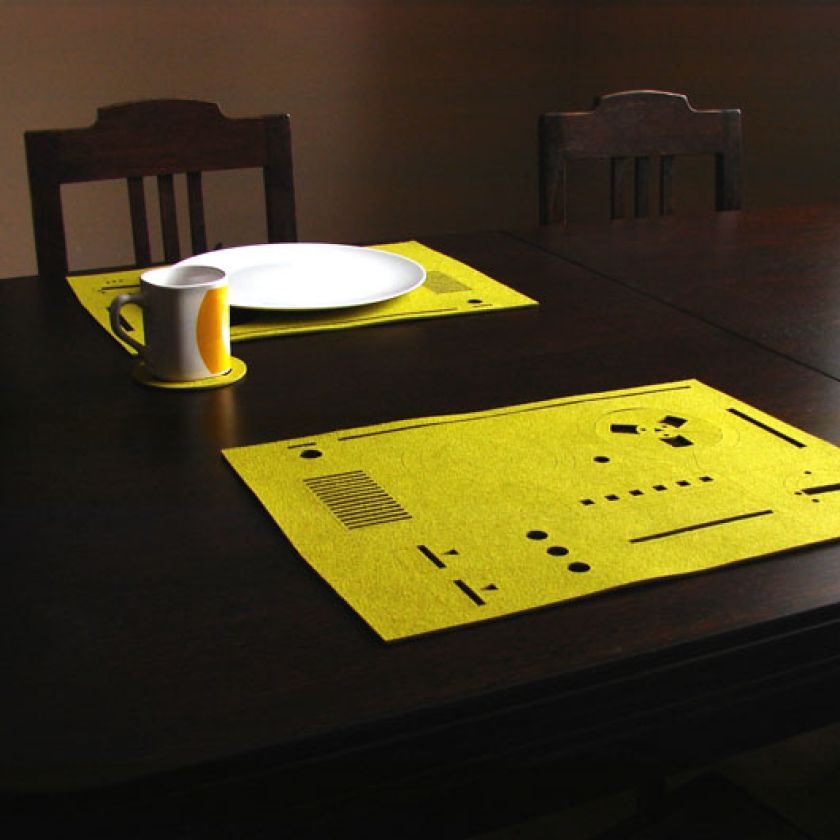 Data Storage 0.2 to podkładki pod talerze i kubki inspirowane odtwarzaczami danych, które wyszły już