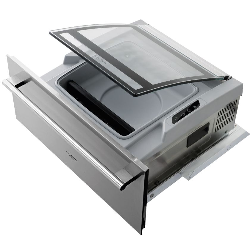 Szufladę można zamontować wewnątrz szafki i użyć panela meblowego do jej ukrycia. Można też dokupić stalowy front z uchwytem