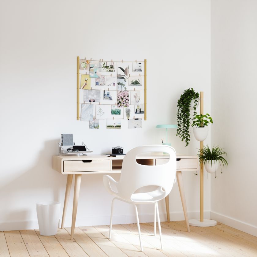 jak ustawić biurko w pokoju
