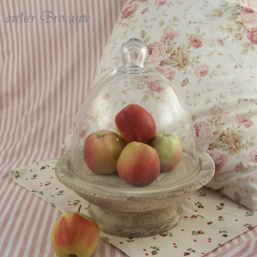 Kamienna patera ze szklanym kloszem - atelier Brocante