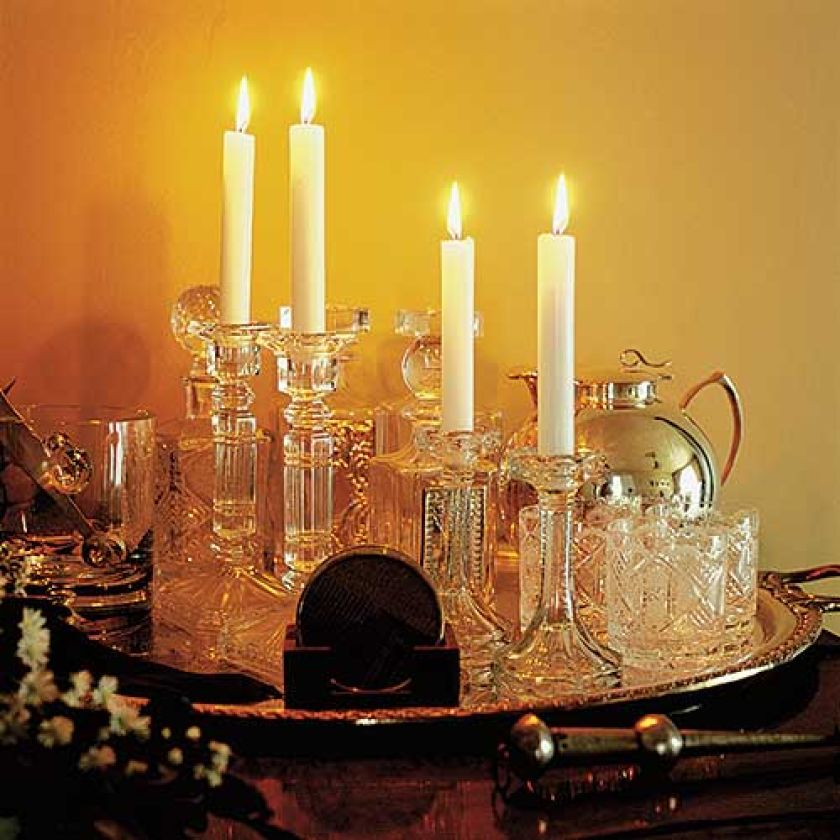 Kolekcja szklanych i kryształowych świeczników. Fot. Basia Sokołowska