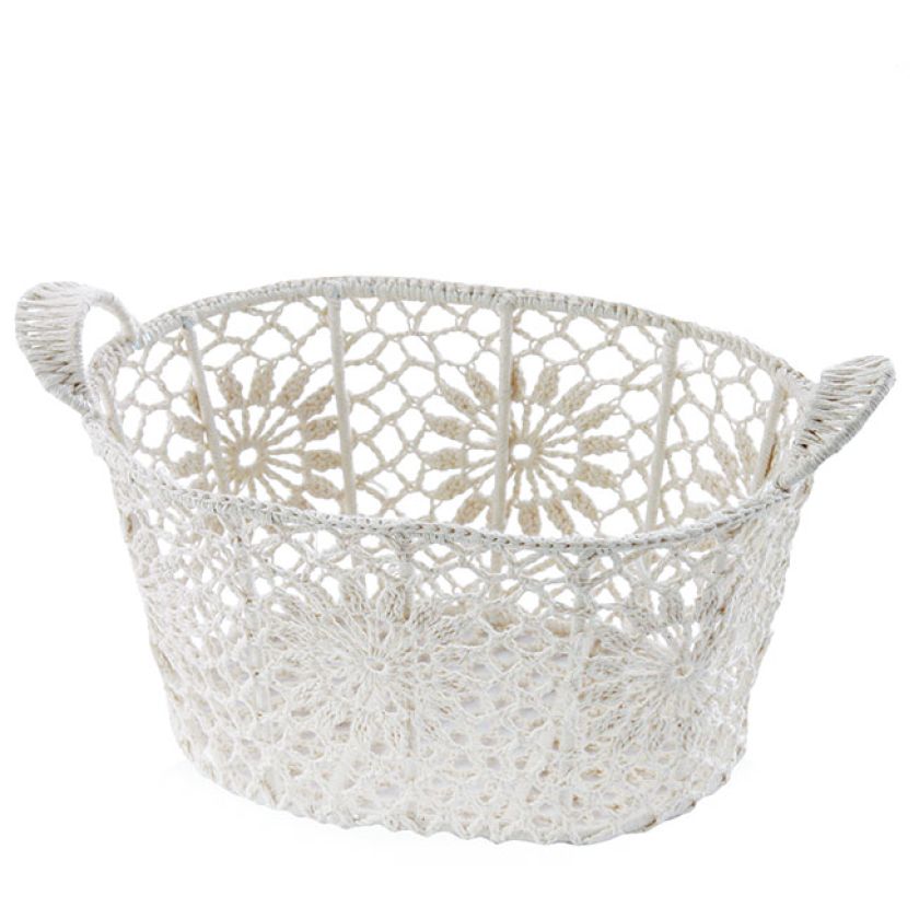 Koronkowy kosz, home-you.com. Lekcja stylu: cottage - sielska elegancja