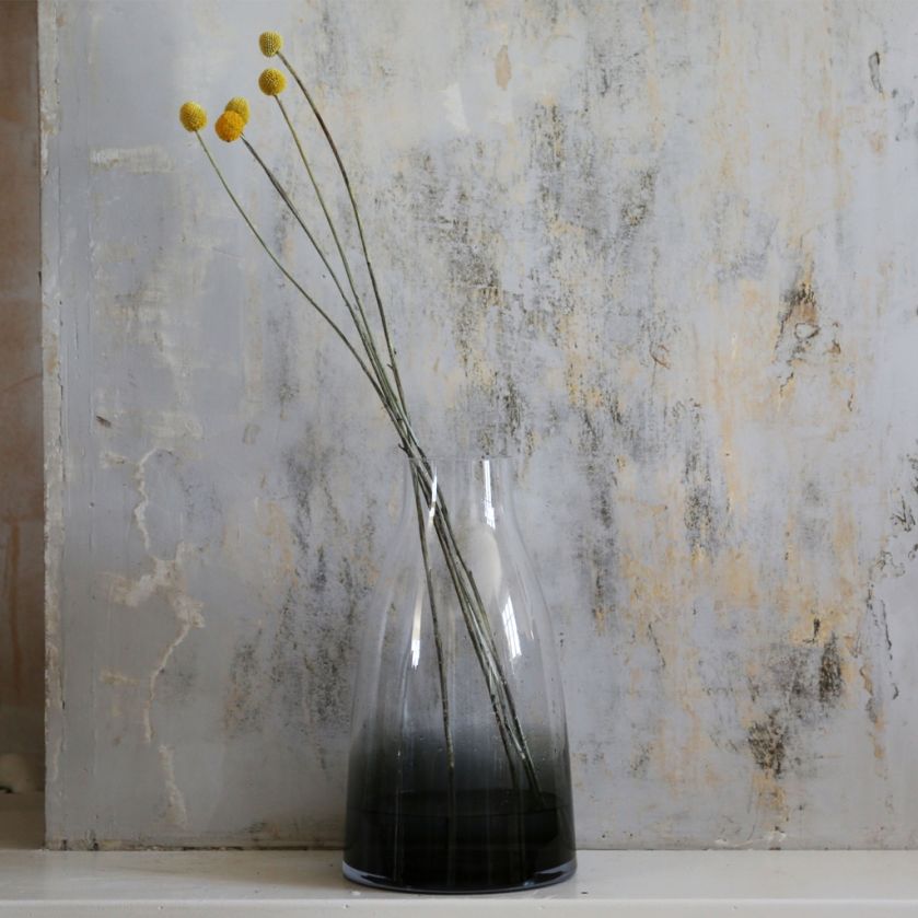 szklany wazon do salonu