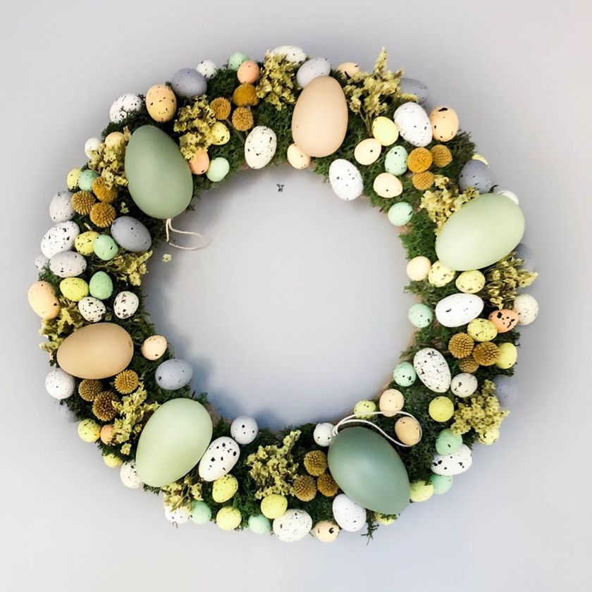 Wianek wielkanocny na drzwi