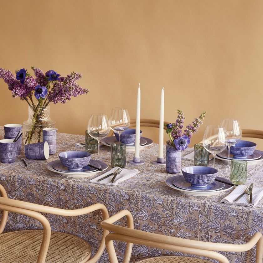 ozdoby wielkanocne stołu fioletowe