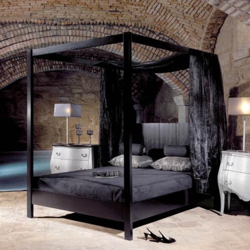 Wraca moda na puchowe piernaty, poduchy, pledy, kapy, falbany, koronki...