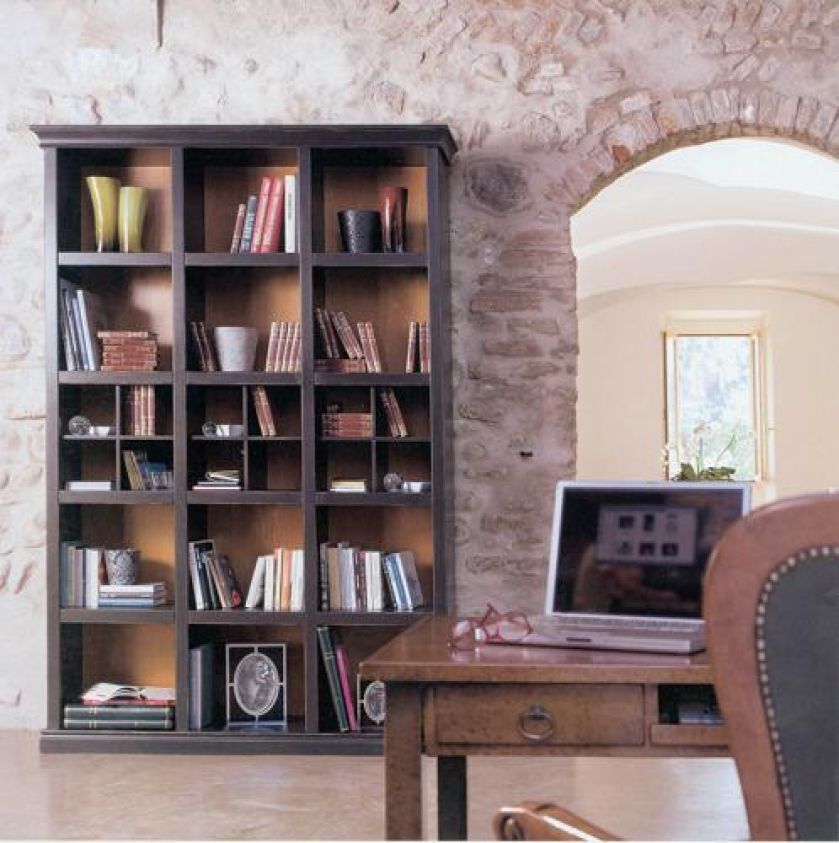 Witryna Glamour z drewna orzecha kosztuje 10 500 zł. TONIN CASA