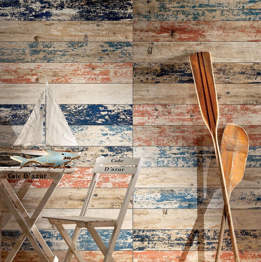 Płytki jak malowane stare deski.  Łazienka w modnym industrialnym stylu.