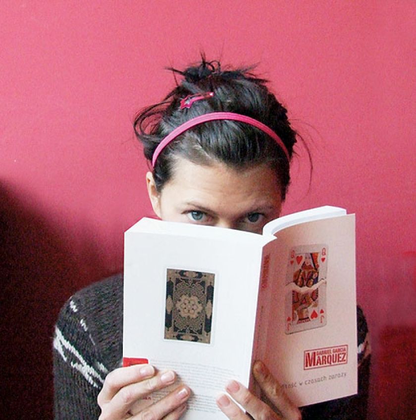 Prace inspirowane spotkaniami z ludźmi. Malarka, która pokazuje kobiecy świat.