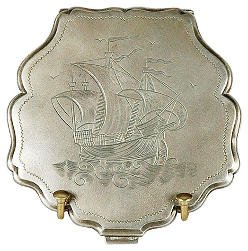 Dla żony marynarza – na wieczku wygrawerowano żaglowiec, 1931 r. Warszawa, Rempex