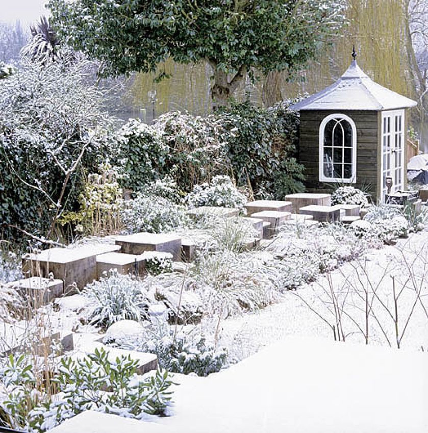 Nie tylko rośliny ale też mała architektura ogrodowa.