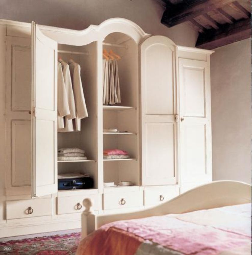 Pięciodrzwiowa szafa Glamour kosztuje ok. 26 000 zł. TONIN CASA