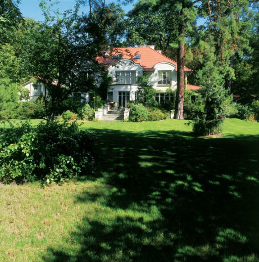 Nie byłoby tu może aż tak cudownie, gdyby nie stary las, który nas otacza - mówi właścicielka willi Kropka.