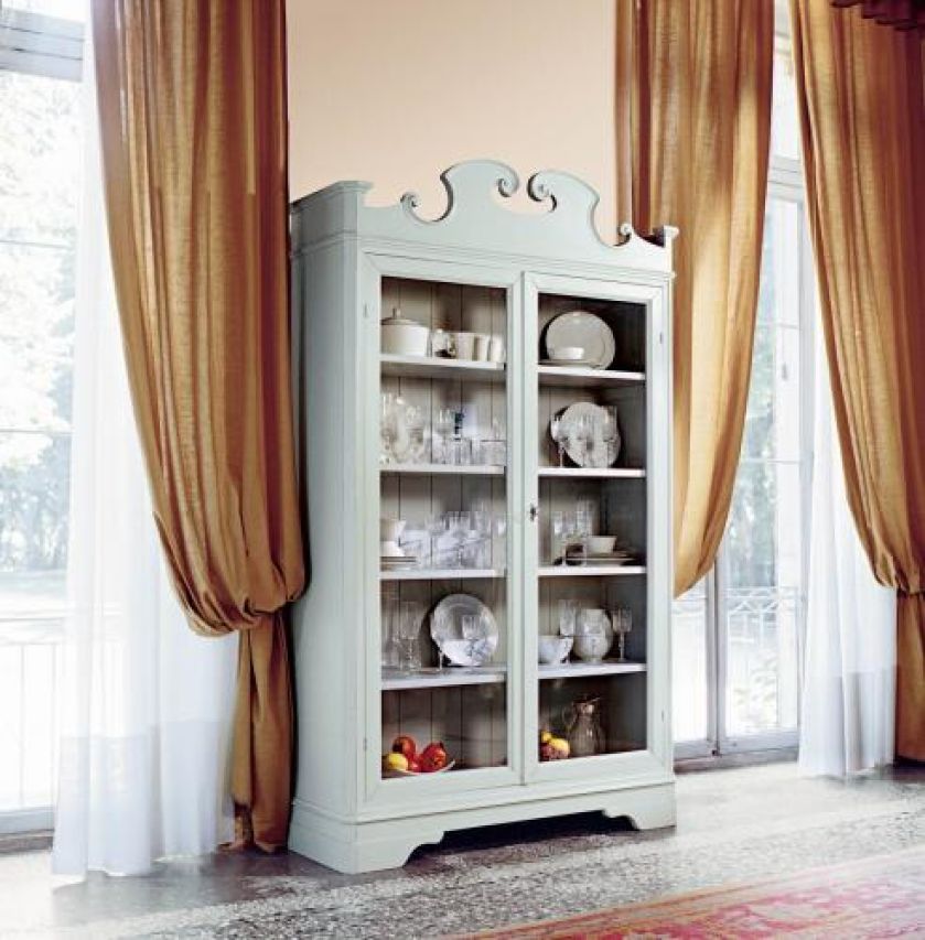 Z oryginalnym zwieńczeniem. Cena – 2632 euro. TONIN CASA