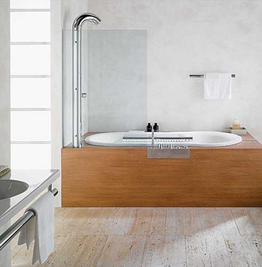 Kto mówi, że nie można mieć wszystkiego?! W wannie Sadler z hydromasażem (190 x 100 cm) zamontowano kolumnę prysznicową