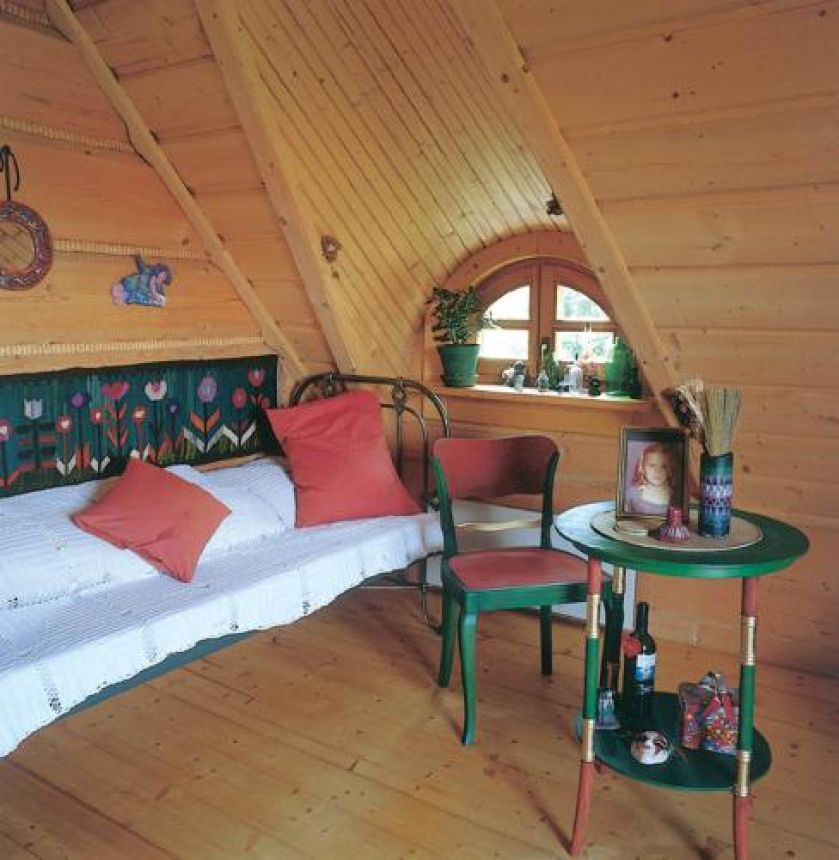 Sypialnie zdobią kolorowe mebelki. Wymarzone miejsce