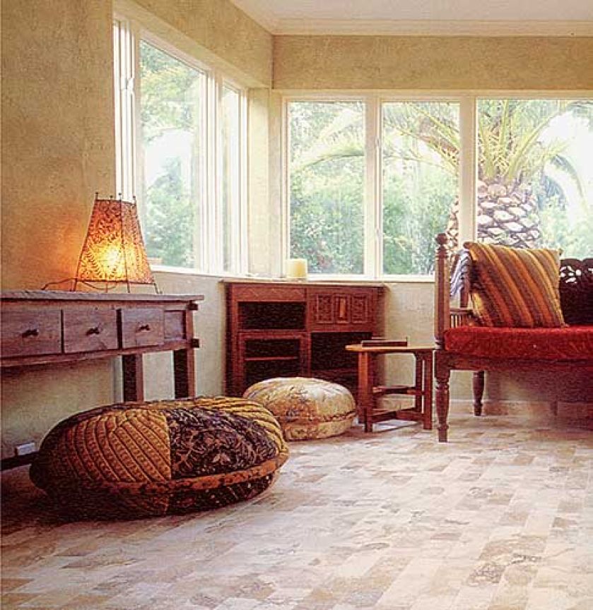 Trawertyn doskonale nadaje się na podłogę. Jest wyjątkowo trwały i odporny na uderzenia. RUSTICO