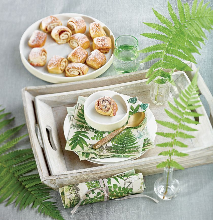 Przyjęcie w ogrodzie. Jak udekorować stół na eleganckie garden party