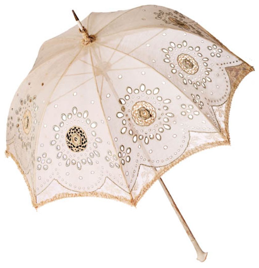 Parasolka przeciwsłoneczna ozdobiona haftem richelieu, 1880 r., z kolekcji Gary ego Durow/fot. Steve Dean