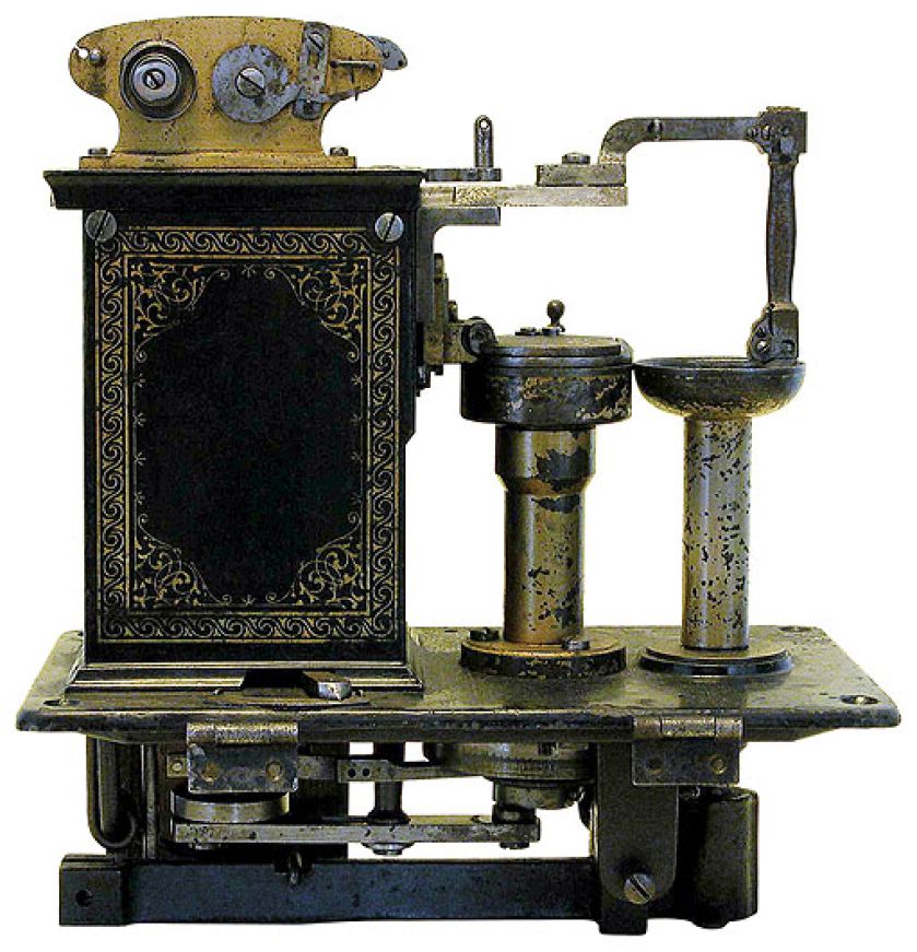 Historia wynalezienia maszyny do szycia z seksem w tle.