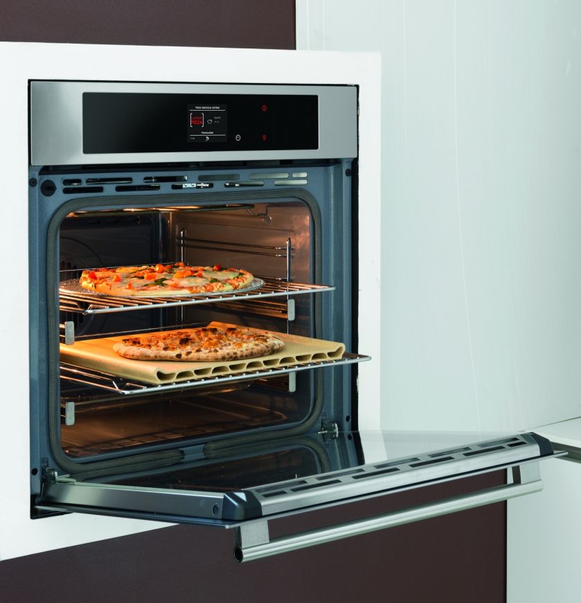 Wielofunkcyjny piekarnik (FCPO 6213 P TM) ma opcję pieczenia 2 pizz jednocześnie w temp. 350 C. FULGOR Milano