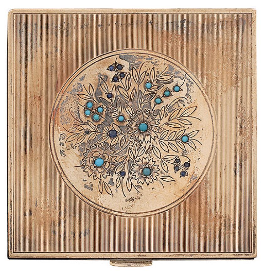 Srebrna, z motywami roślinnymi, zdobiona szafirami i turkusami, 1950 r.