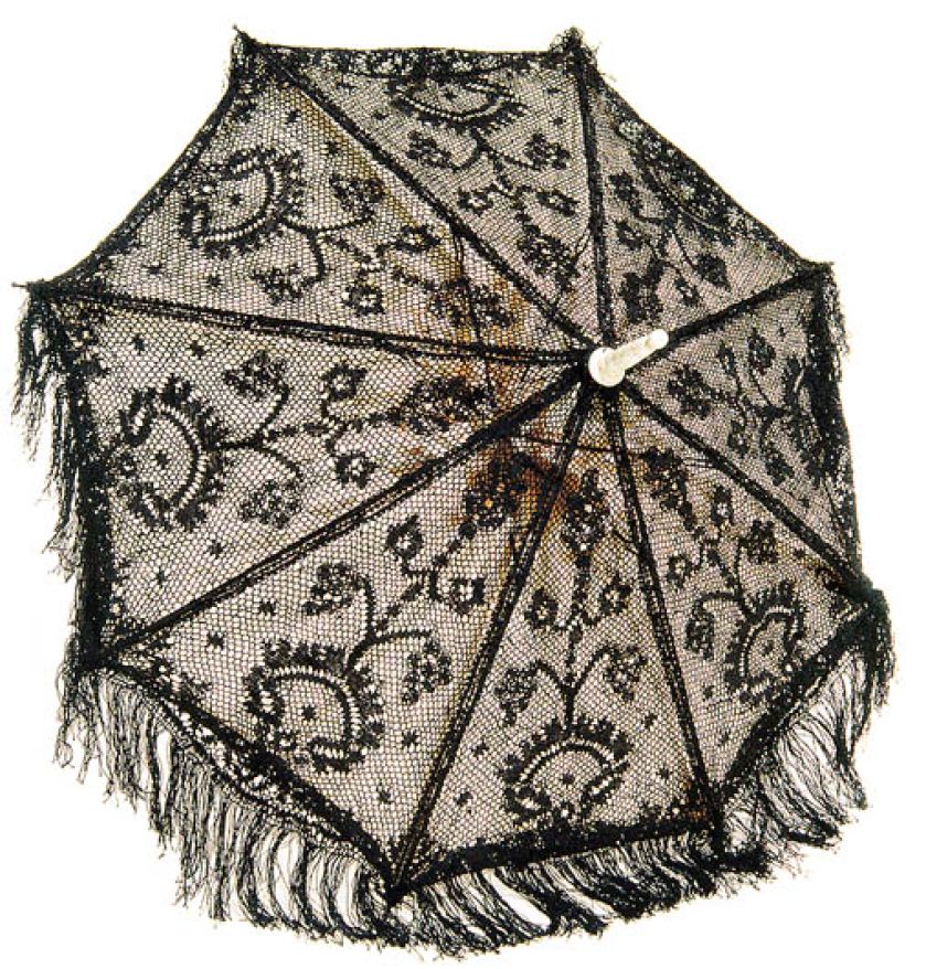 Koronkowa parasolka z frędzlami, mechaniczna, Włochy, lata 1850-1870, MUSEO DELL OMBRELLO