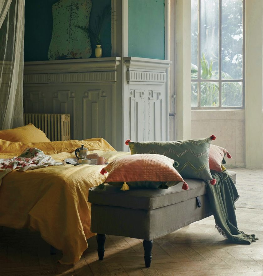 ławka ze schowkiem do sypialni