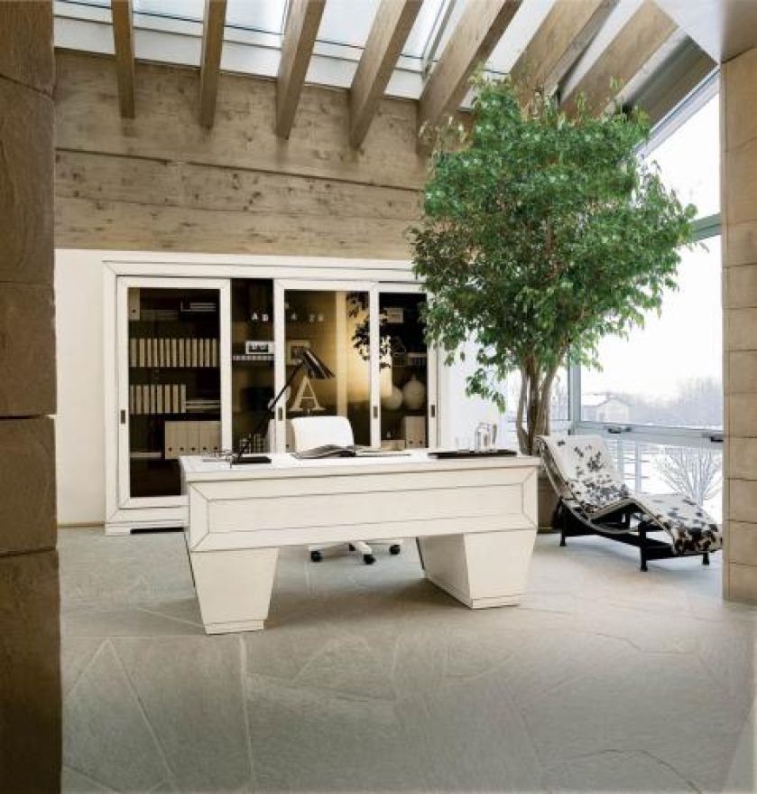 Biblioteka – ok. 37 000 zł, biurko – ok. 33 000 zł. MAX-FLIZ, INTERNO ITALIANO