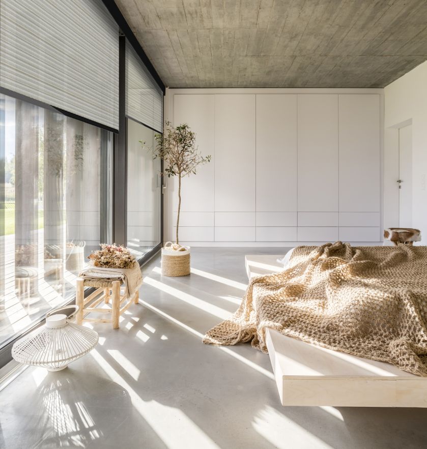 Dekoracje okienne, które ocieplą wnętrza jesienią