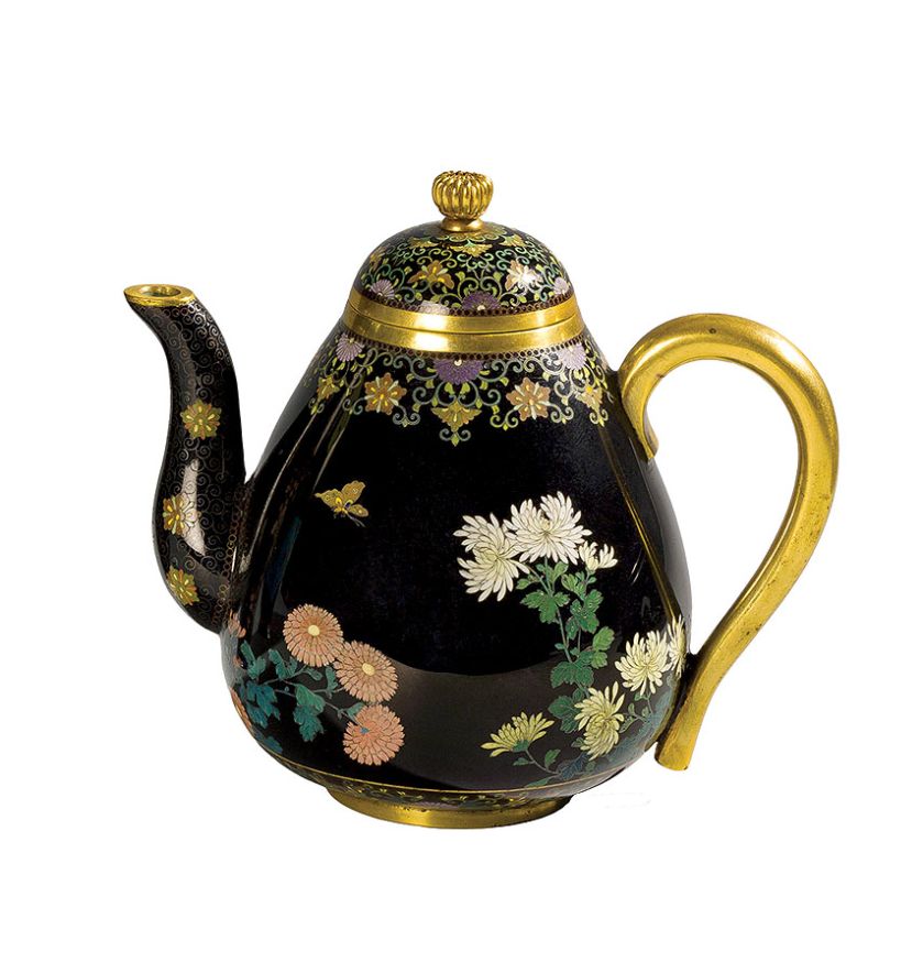 Namikawa Yasuyuki, czajniczek zdobiony motywem chryzantem, emalia cloisonné, ok. 1890-1910