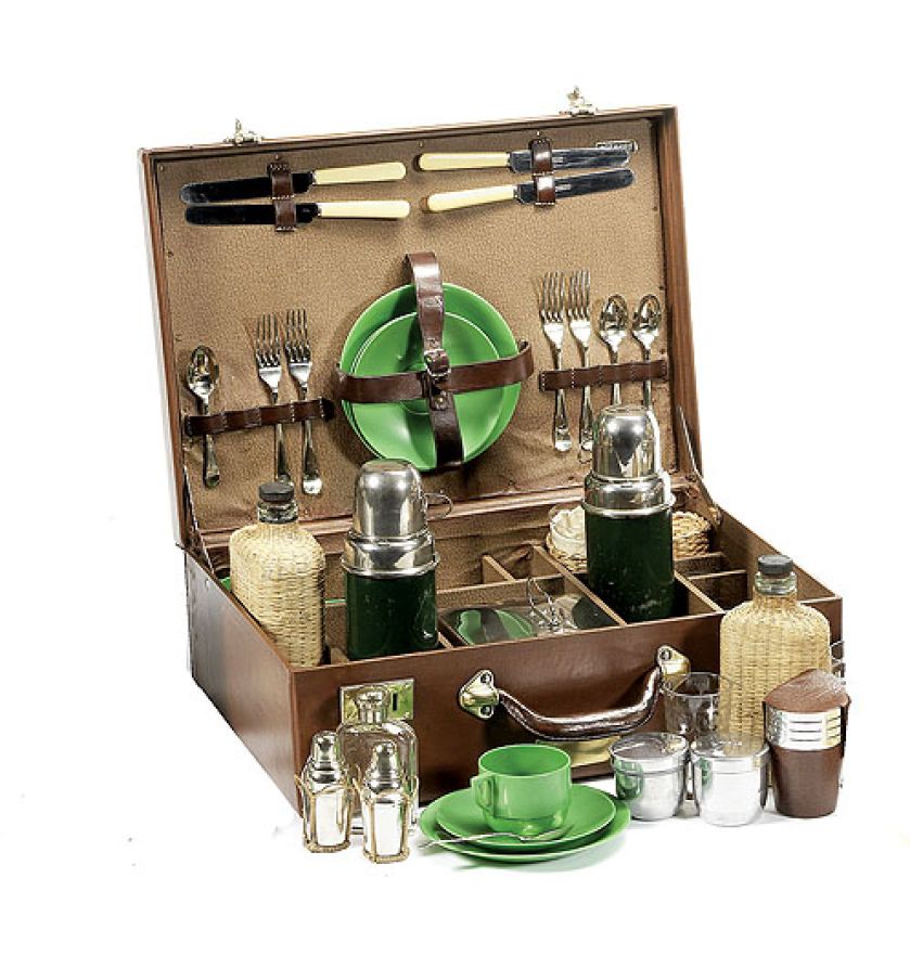 Zestaw piknikowy marki Brexton, 1930 r., bonhams.com