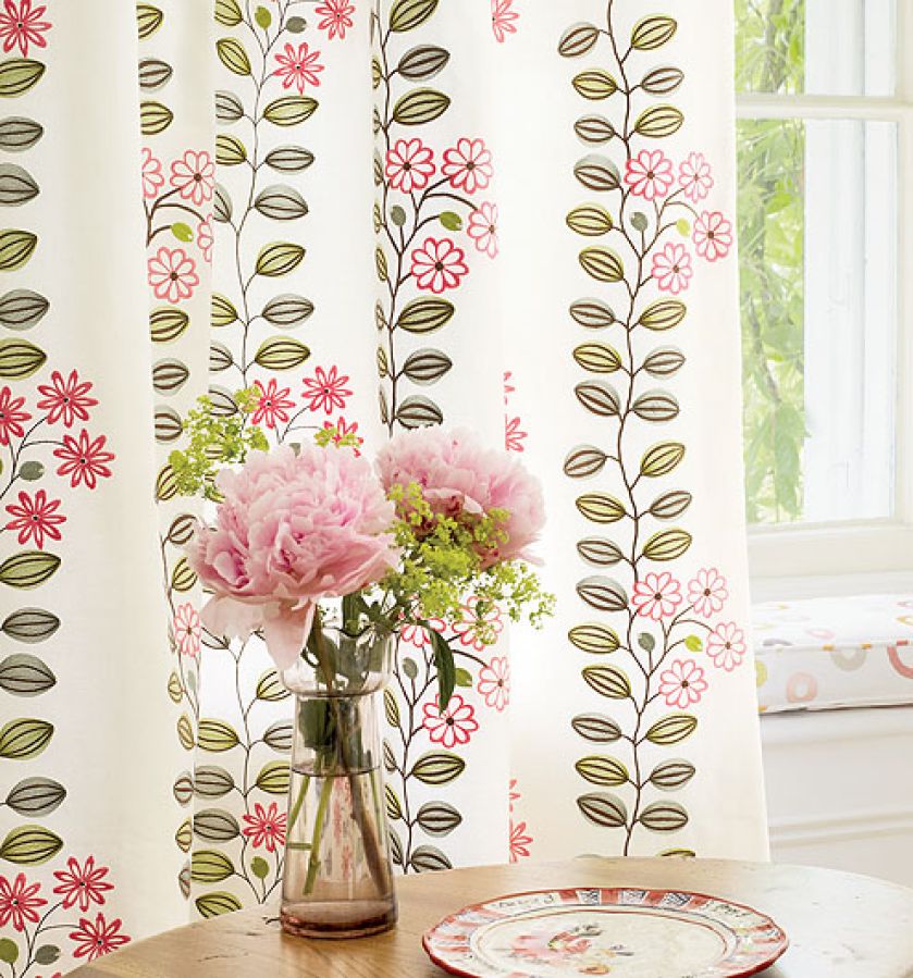 Na zasłonie, talerzu, w wazonie. JANE CHURCHILL