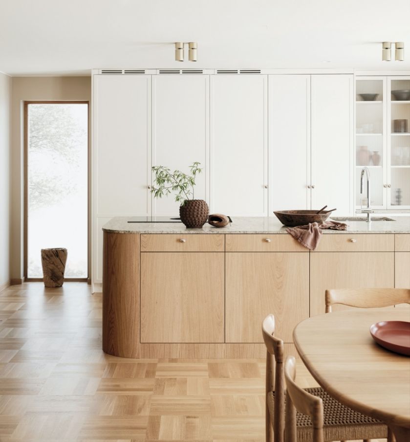 kuchnia kaszmir z jasnym drewnem