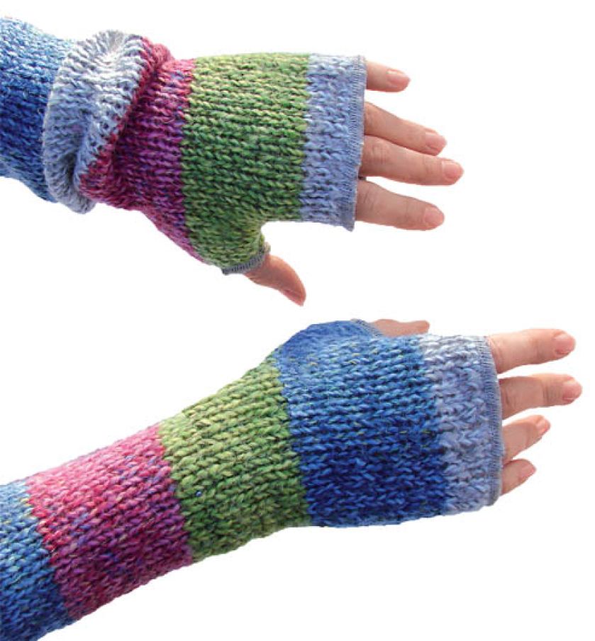 Mitenka: na wielkie wyjścia z koronki, na co dzień z wełny, a na rockowy koncert nabijana ćwiekami.